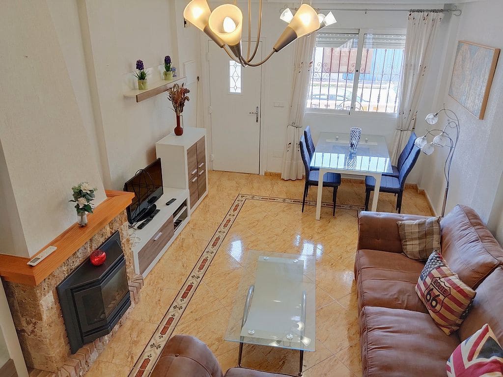 3 soveværelse Byhus til salg i Playa Flamenca med swimmingpool garage - € 180.000 (Ref: 9676551)