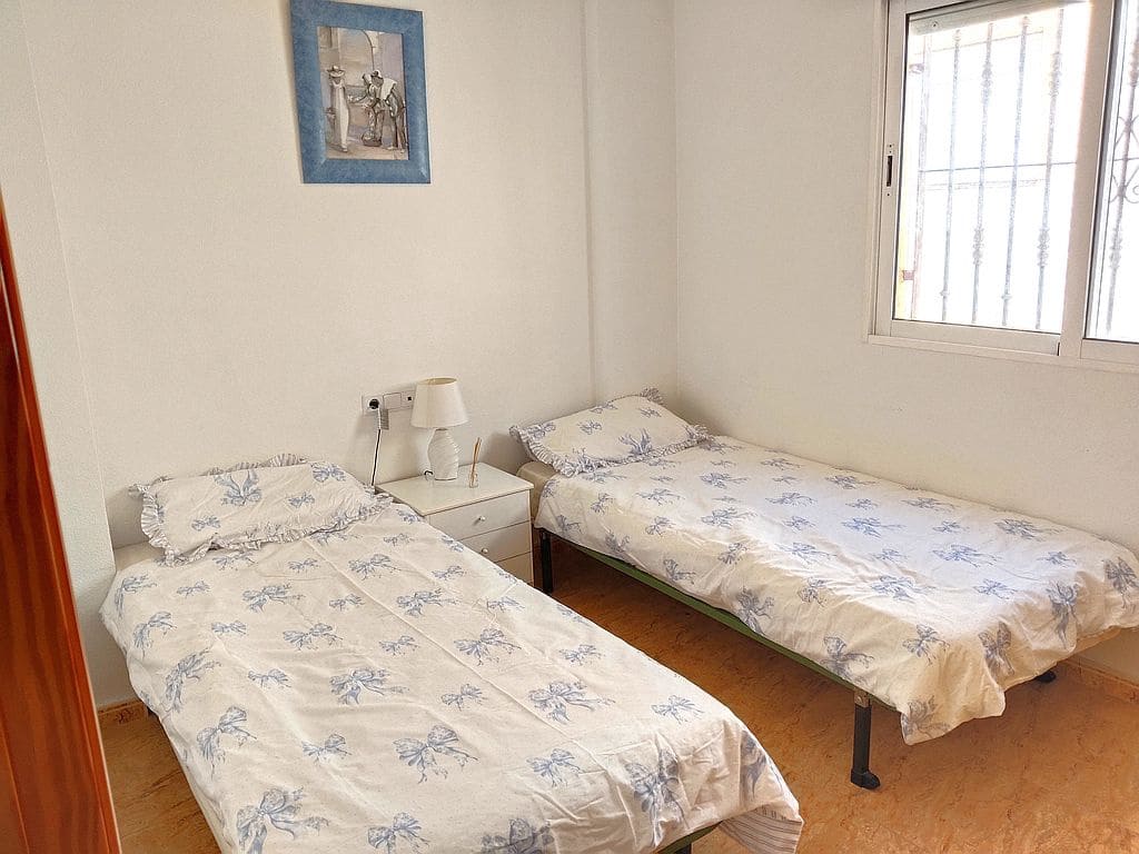 3 soveværelse Byhus til salg i Playa Flamenca med swimmingpool garage - € 180.000 (Ref: 9676551)