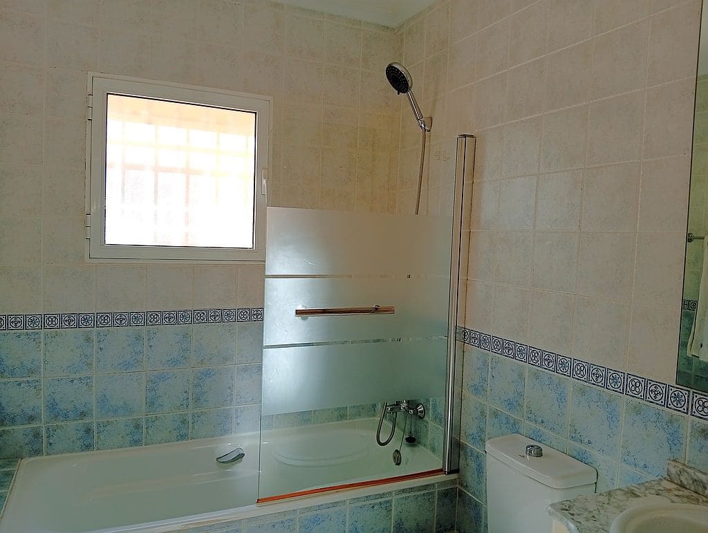 3 bedroom Townhouse for sale in Playa Flamenca with pool garage - € 275,000 (Ref: 9761468)