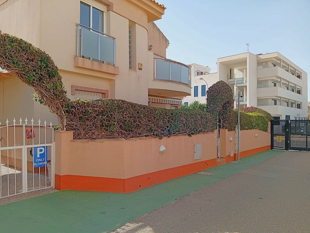 3 bedroom Townhouse for sale in Playa Flamenca with pool garage - € 275,000 (Ref: 9761468)