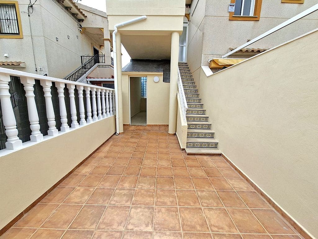 2 soveværelse Lejlighed til salg i Playa Flamenca med swimmingpool - € 179.000 (Ref: 9829777)