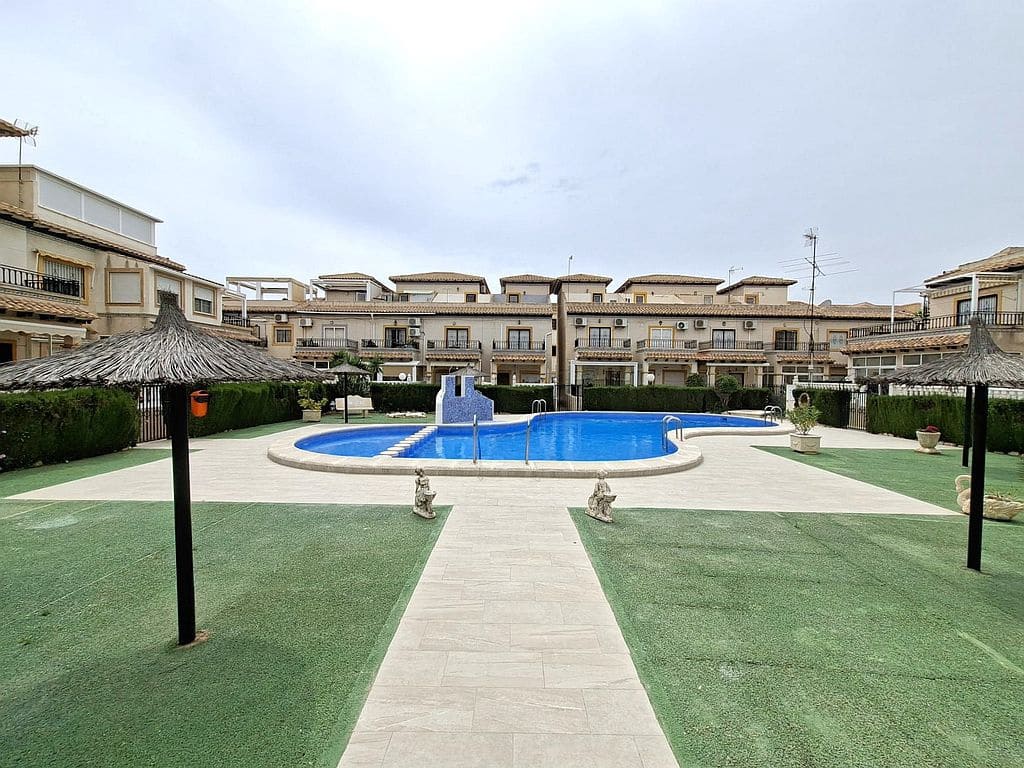 2 soveværelse Lejlighed til salg i Playa Flamenca med swimmingpool - € 179.000 (Ref: 9829777)