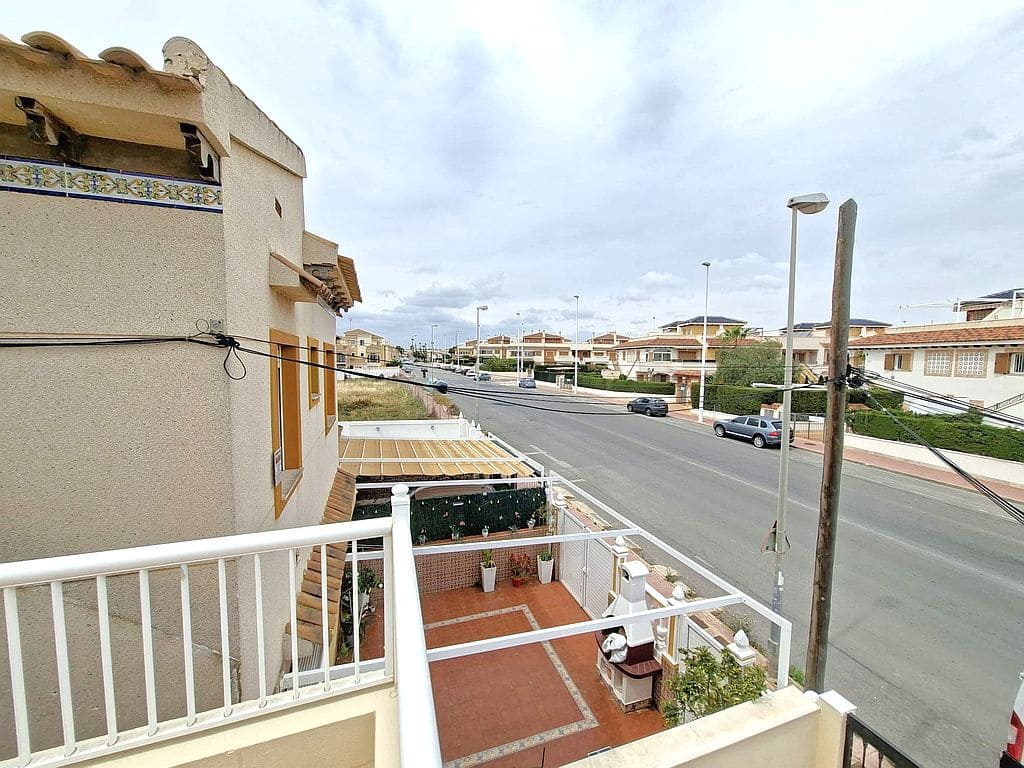 2 soveværelse Lejlighed til salg i Playa Flamenca med swimmingpool - € 179.000 (Ref: 9829777)