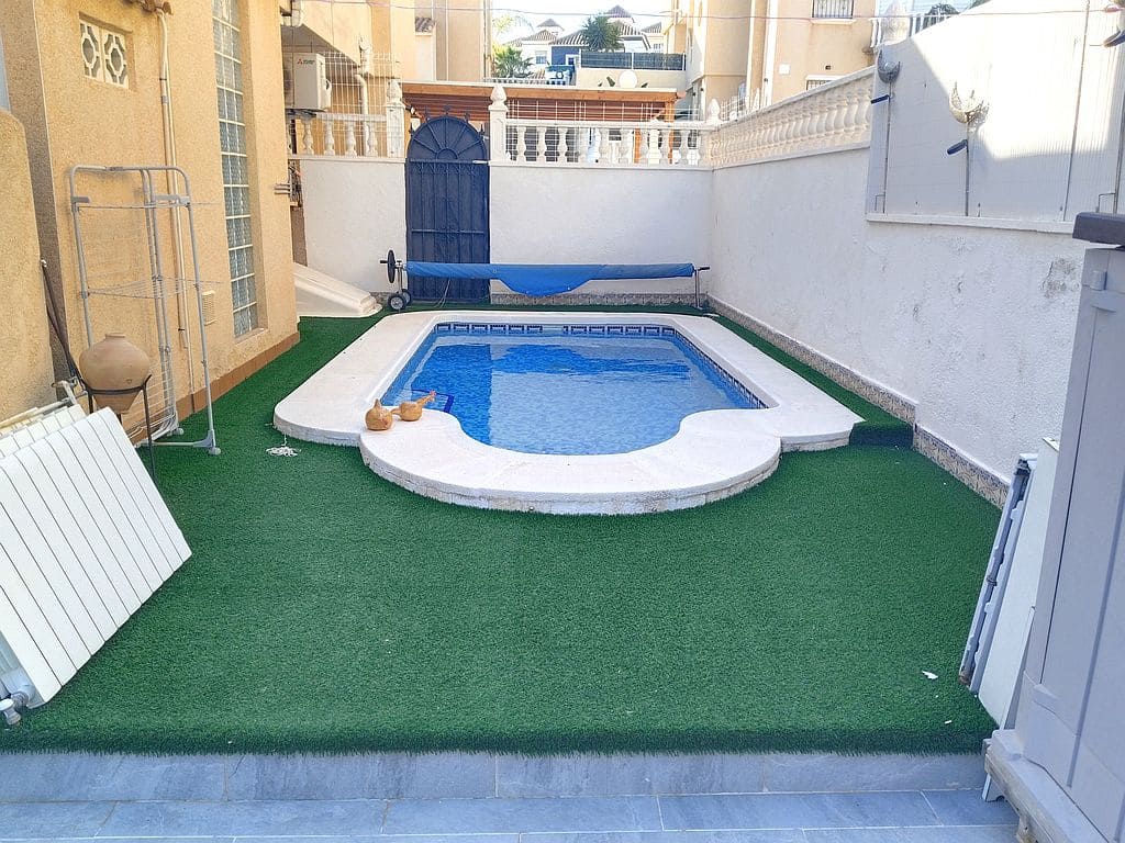 2 soveværelse Byhus til salg i Villamartin med swimmingpool garage - € 279.900 (Ref: 9861138)