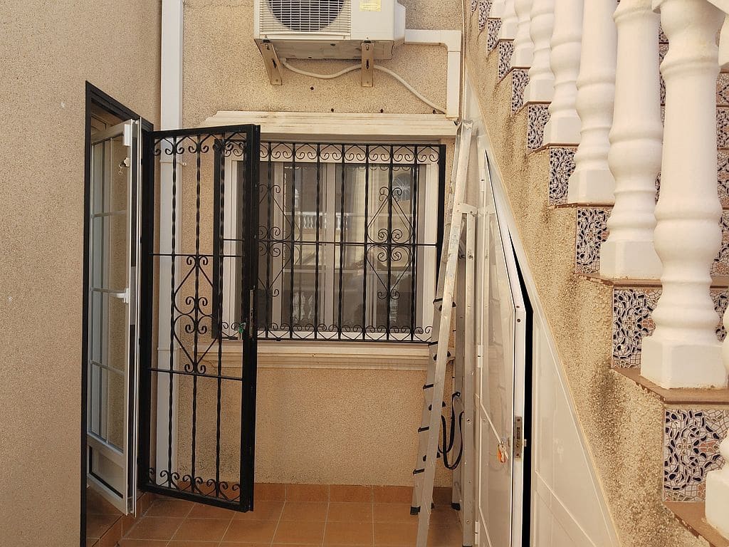 2 soveværelse Byhus til salg i Villamartin med swimmingpool garage - € 279.900 (Ref: 9861138)