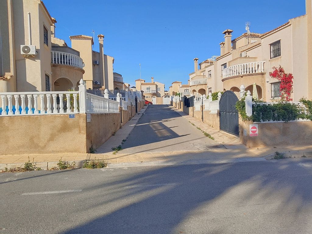 2 soveværelse Byhus til salg i Villamartin med swimmingpool garage - € 279.900 (Ref: 9861138)