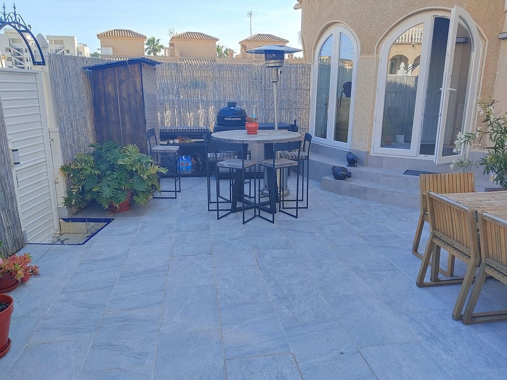 2 soveværelse Byhus til salg i Villamartin med swimmingpool garage - € 279.900 (Ref: 9861138)