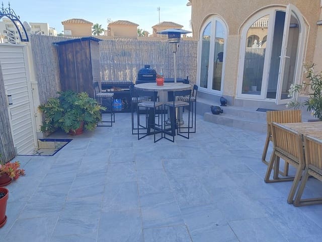 2 soveværelse Byhus til salg i Villamartin, Orihuela med swimmingpool garage - € 279.900 (Ref: 9861138)