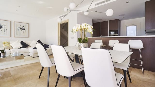 3 sypialnia Willa na sprzedaż w Nueva Andalucía Centro, Marbella z basenem - 685 000 € (Ref: 6656816)