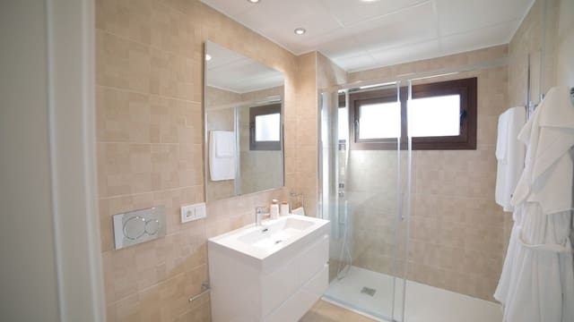 2 soverom Villa til salgs i Centro, Almería by med svømmebasseng - € 278 000 (Ref: 6656817)