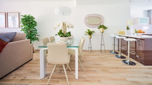 3 makuuhuone Huoneisto myytävänä paikassa Puerto de Estepona, Estepona mukana uima-altaan - 303 000 € (Ref: 6656820)