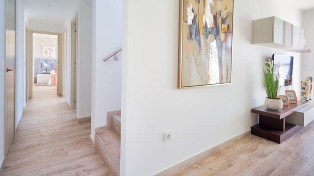 3 makuuhuone Huoneisto myytävänä paikassa Puerto de Estepona, Estepona mukana uima-altaan - 303 000 € (Ref: 6656820)