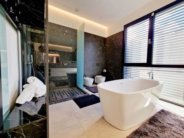 5 sypialnia Willa na sprzedaż w Santa Ponsa, Calvià z basenem garażem - 4 500 000 € (Ref: 7976628)