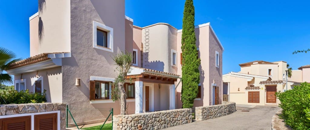 3 bedroom Villa for sale in Santa Ponsa with pool garage - € 1,750,000 (Ref: 9354016)