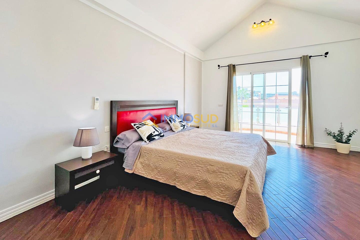 Apartment zu verkaufen in Adeje mit Pool - 780.000 € (Ref: 9730533)