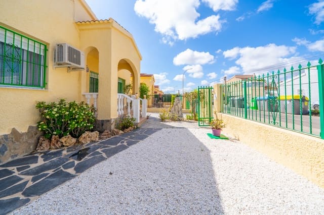 3 slaapkamer Villa te koop in La Marina, Elche / Elx met zwembad garage - € 222.000 (Ref: 10004505)