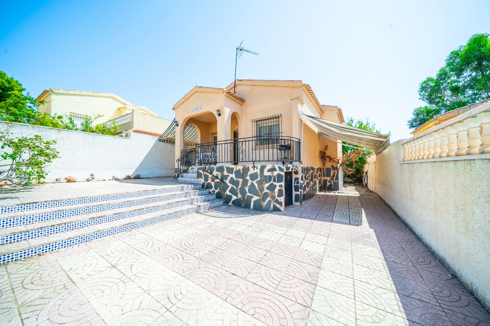 2 bedroom Villa for sale in La Marina with pool garage - € 147,000 (Ref: 10014867)