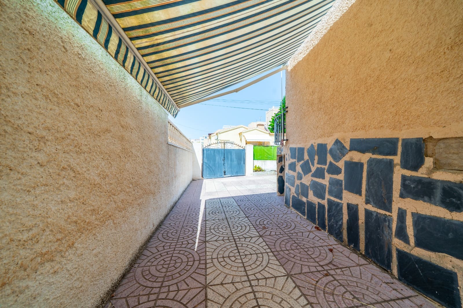 2 bedroom Villa for sale in La Marina with pool garage - € 147,000 (Ref: 10014867)