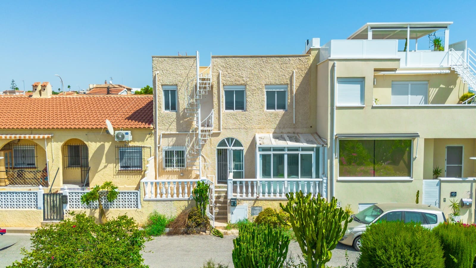 2 Zimmer Reihenhaus zu verkaufen in La Marina mit Pool - 145.000 € (Ref: 10060911)
