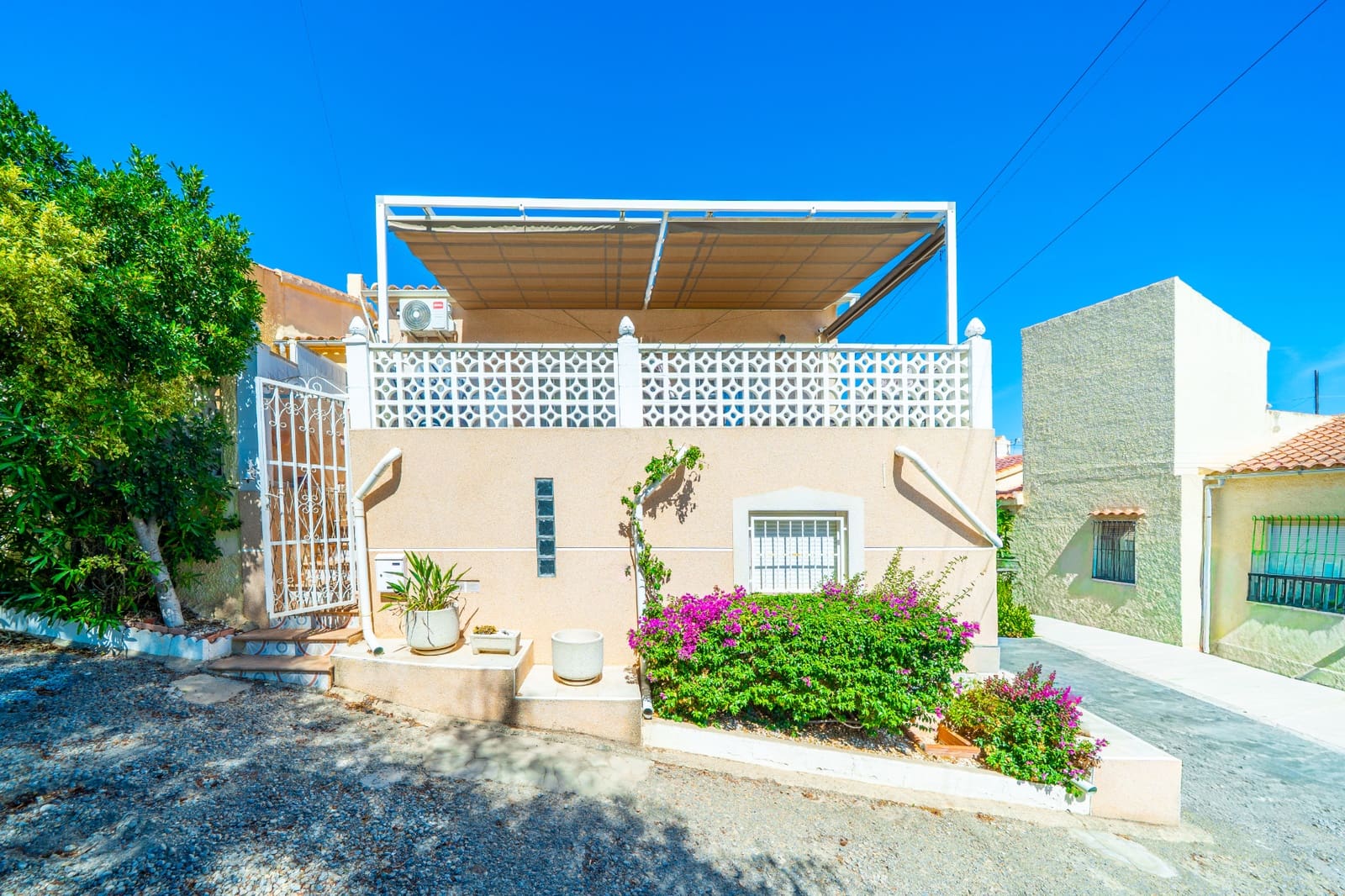 3 Zimmer Reihenhaus zu verkaufen in La Marina mit Pool - 145.000 € (Ref: 10095038)