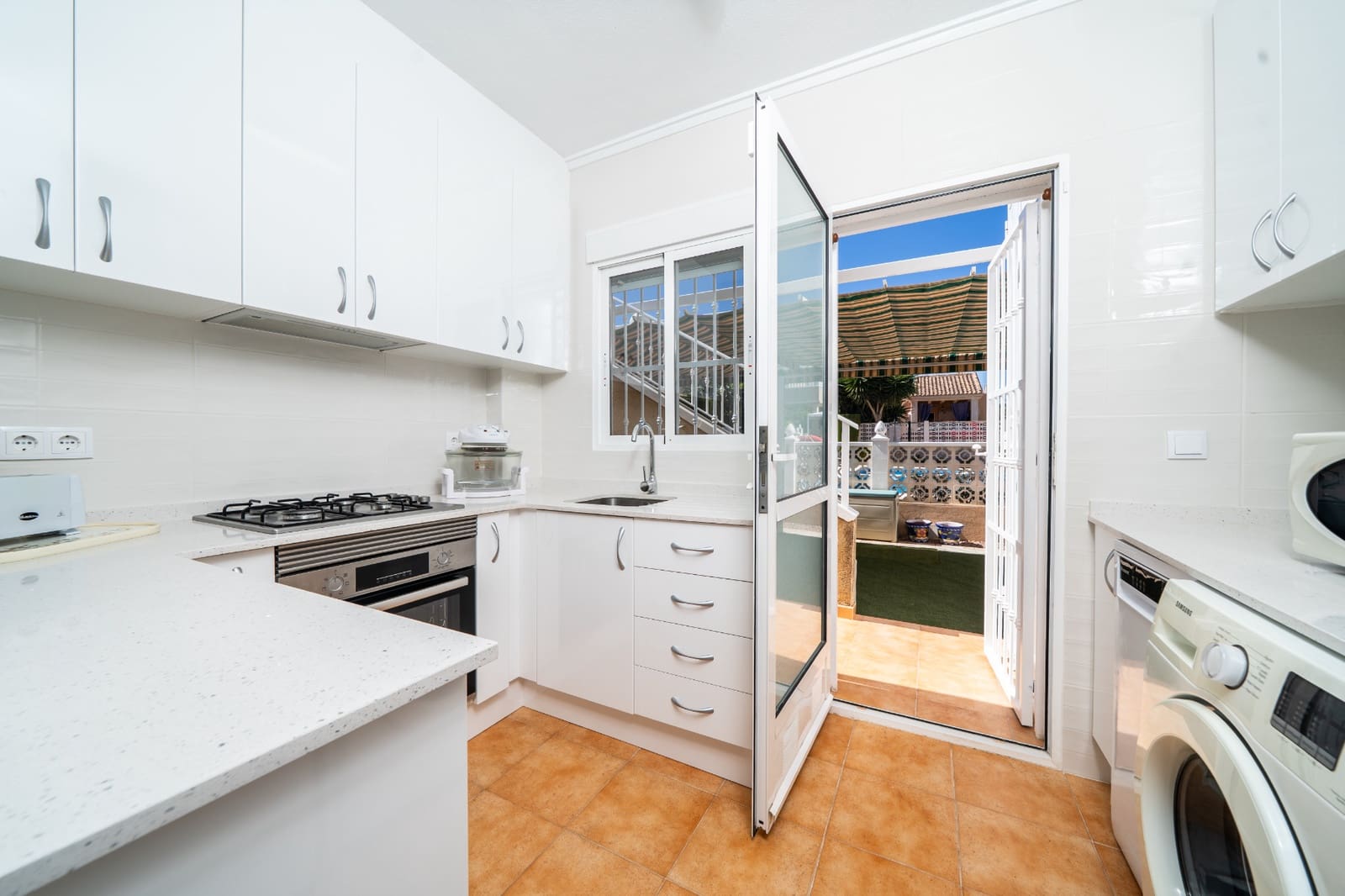 Pareado de 2 habitaciones en La Marina en venta con piscina garaje - 175.000 € (Ref: 10106467)