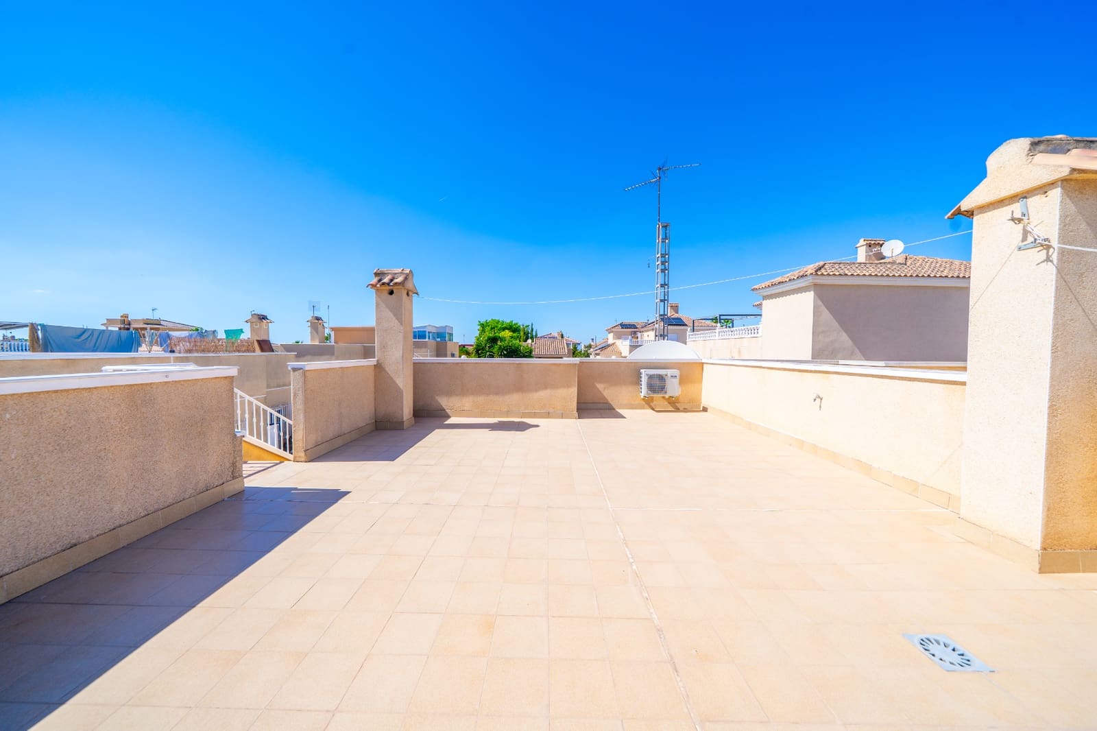 Pareado de 2 habitaciones en La Marina en venta con piscina garaje - 175.000 € (Ref: 10106467)