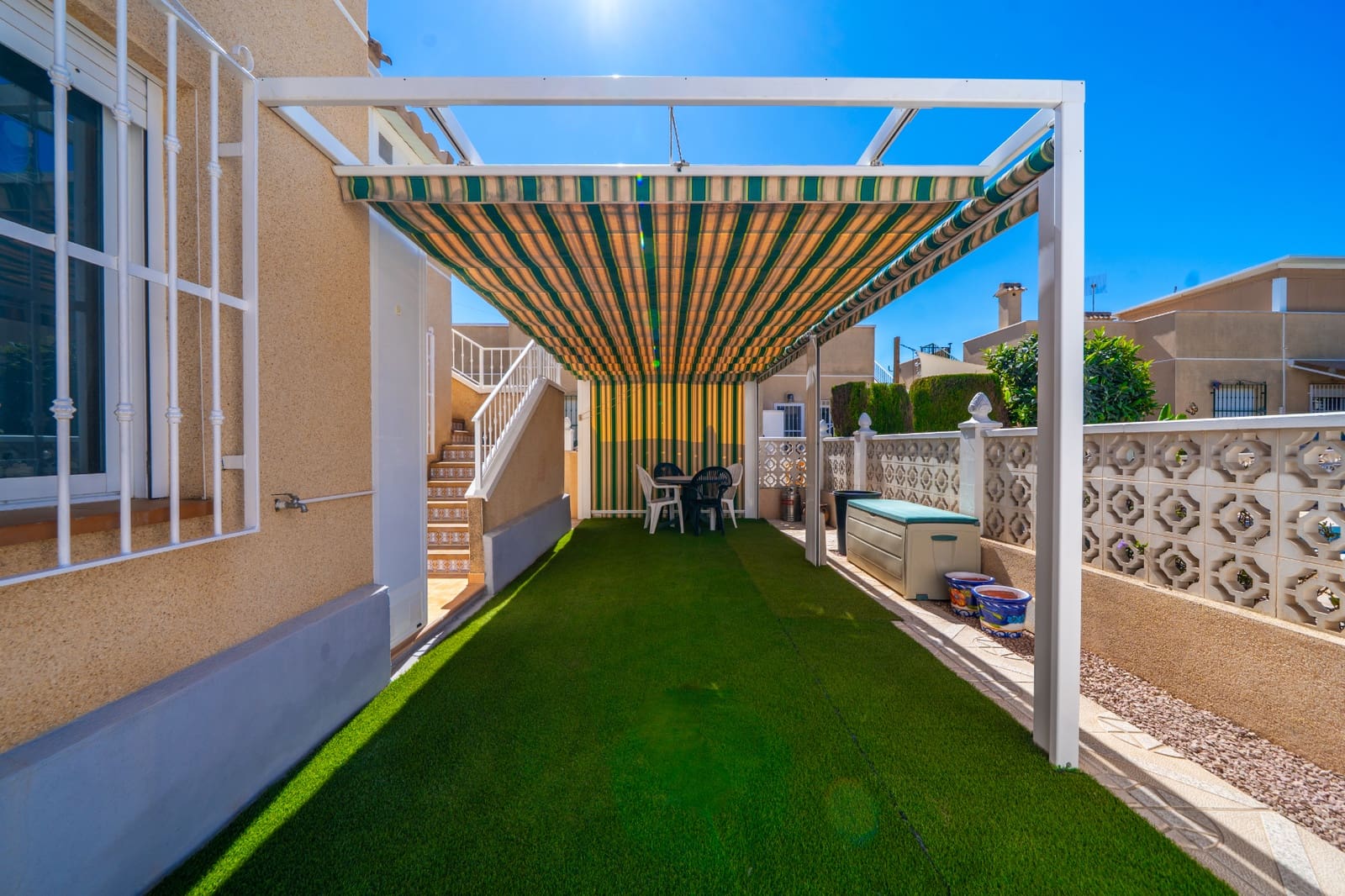 Pareado de 2 habitaciones en La Marina en venta con piscina garaje - 175.000 € (Ref: 10106467)
