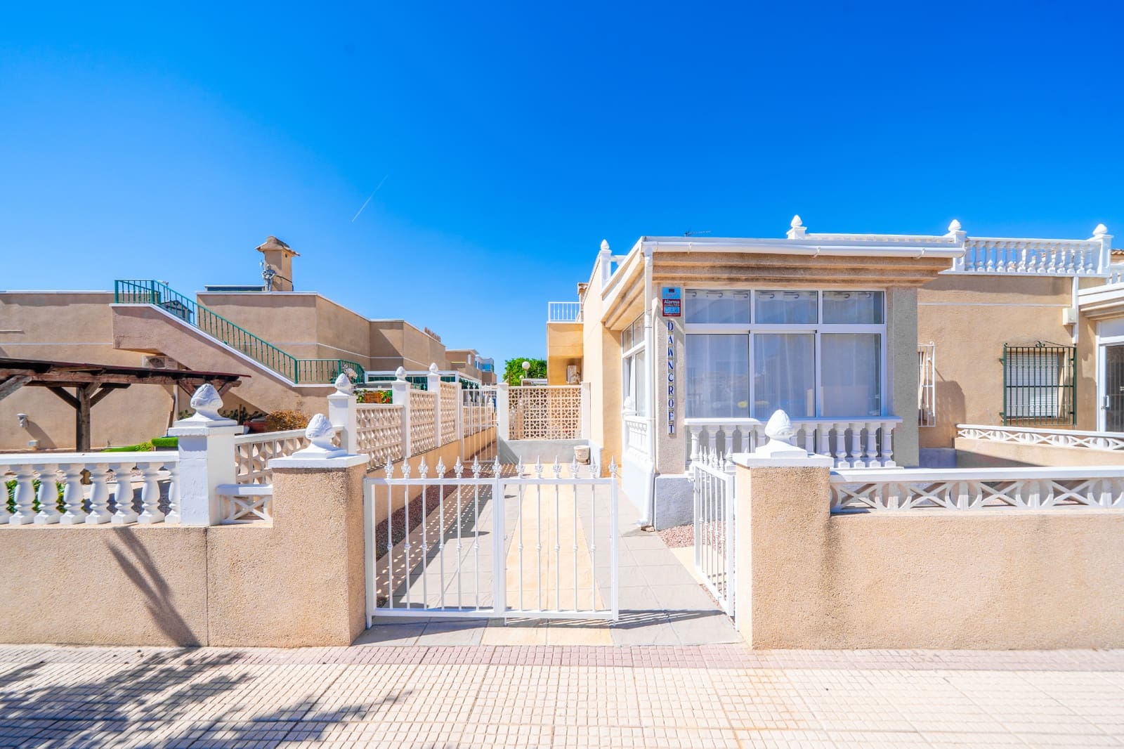 Pareado de 2 habitaciones en La Marina en venta con piscina garaje - 175.000 € (Ref: 10106467)