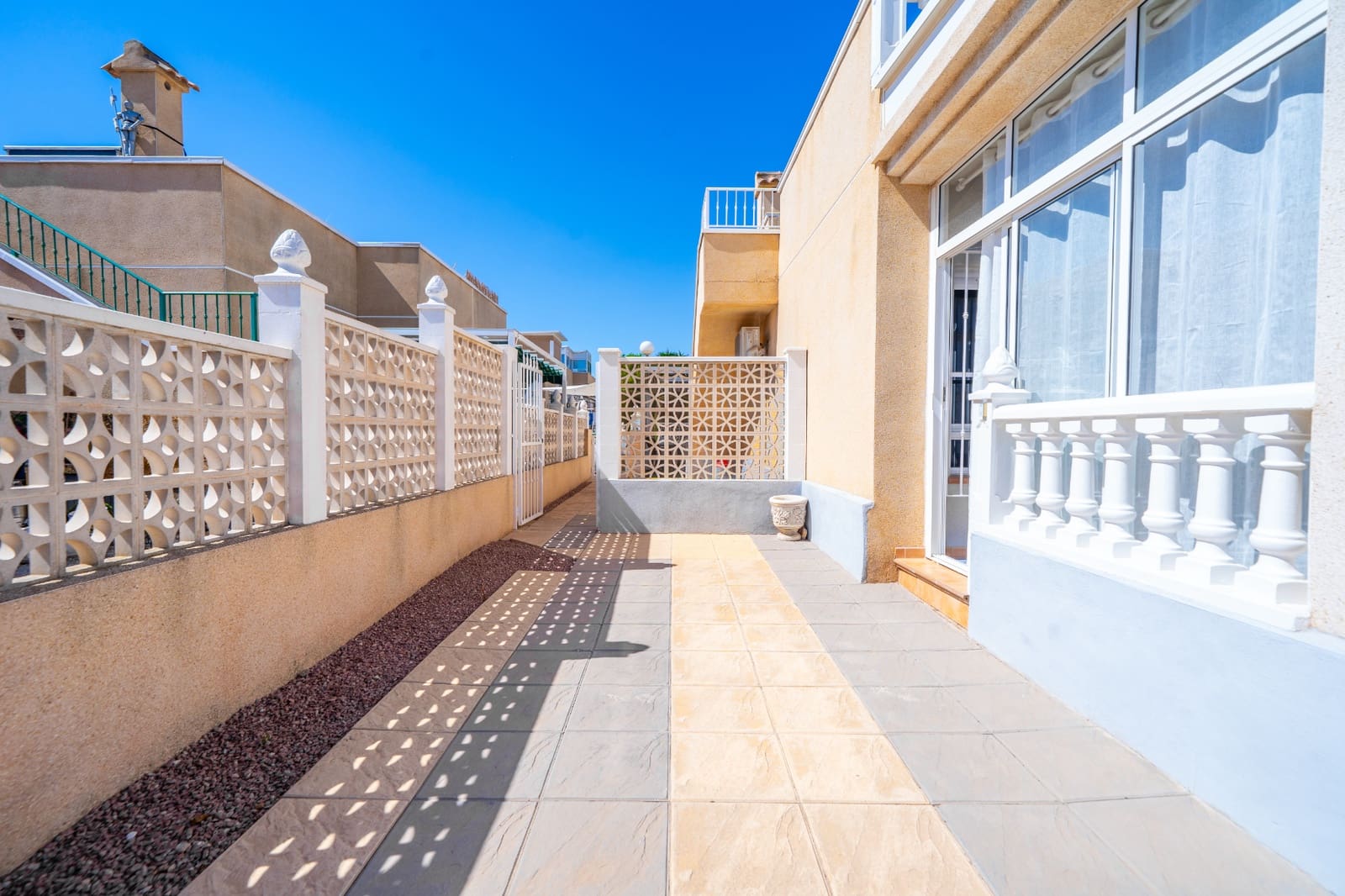 Pareado de 2 habitaciones en La Marina en venta con piscina garaje - 175.000 € (Ref: 10106467)