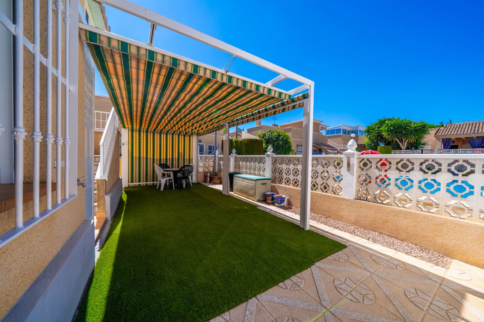 Pareado de 2 habitaciones en La Marina en venta con piscina garaje - 175.000 € (Ref: 10106467)