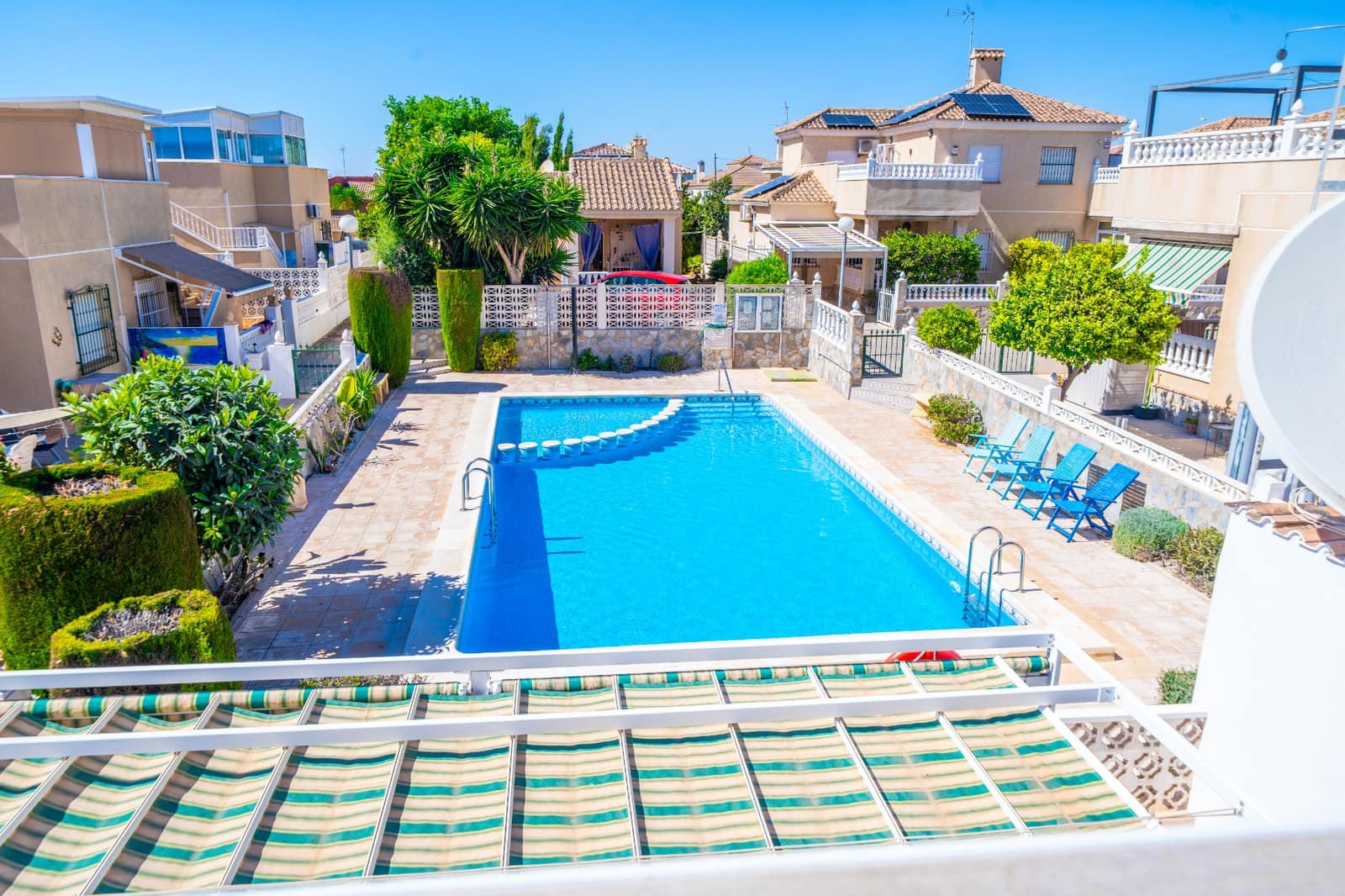 Pareado de 2 habitaciones en La Marina en venta con piscina garaje - 175.000 € (Ref: 10106467)