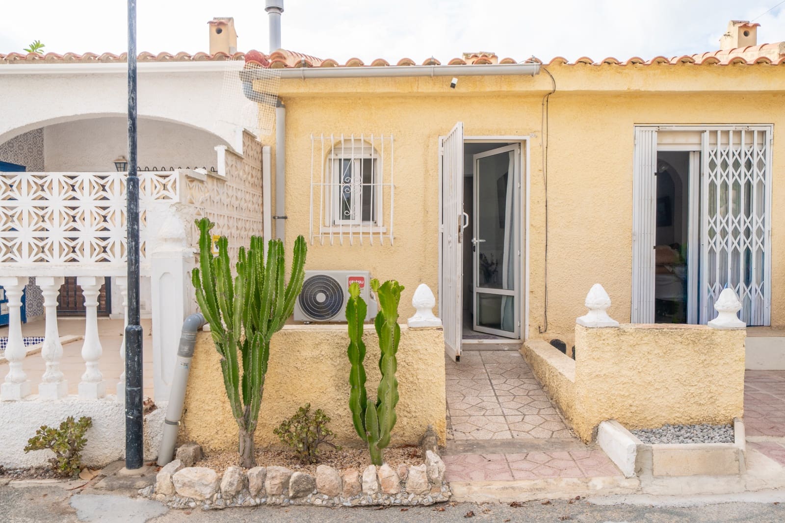 2 sovrum Radhus till salu i La Marina med pool - 120 000 € (Ref: 10120899)