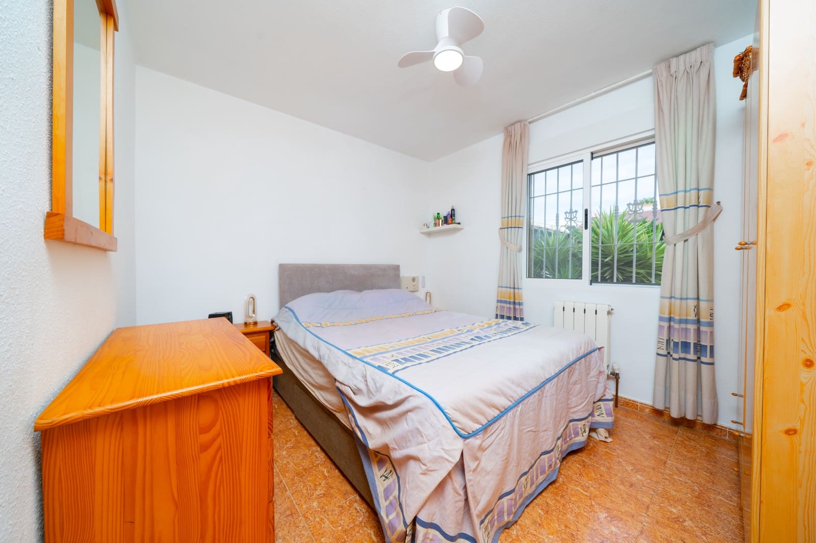 2 soverom Kjedet enebolig til salgs i La Marina med svømmebasseng garasje - € 209 995 (Ref: 10120900)