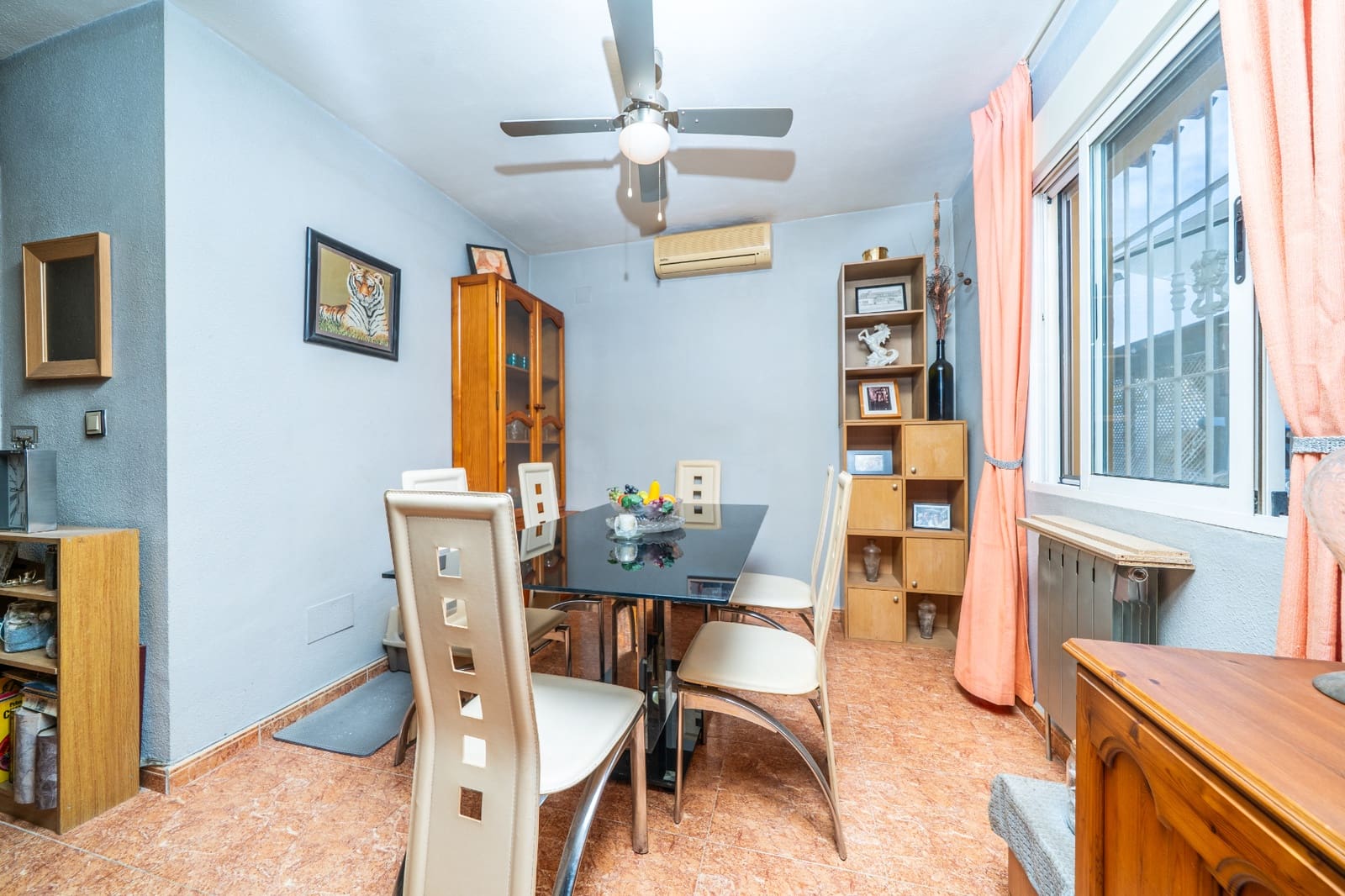 2 soverom Kjedet enebolig til salgs i La Marina med svømmebasseng garasje - € 209 995 (Ref: 10120900)