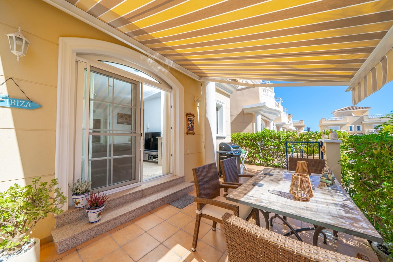Chalet de 3 habitaciones en La Marina en venta con piscina - 344.995 € (Ref: 10155876)