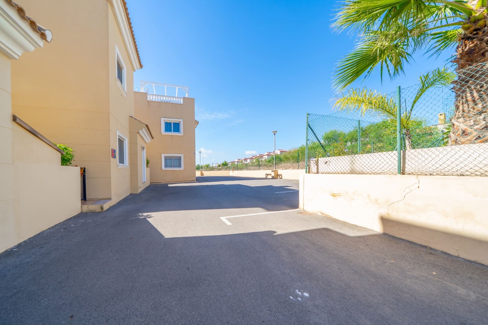 Chalet de 3 habitaciones en La Marina en venta con piscina - 344.995 € (Ref: 10155876)