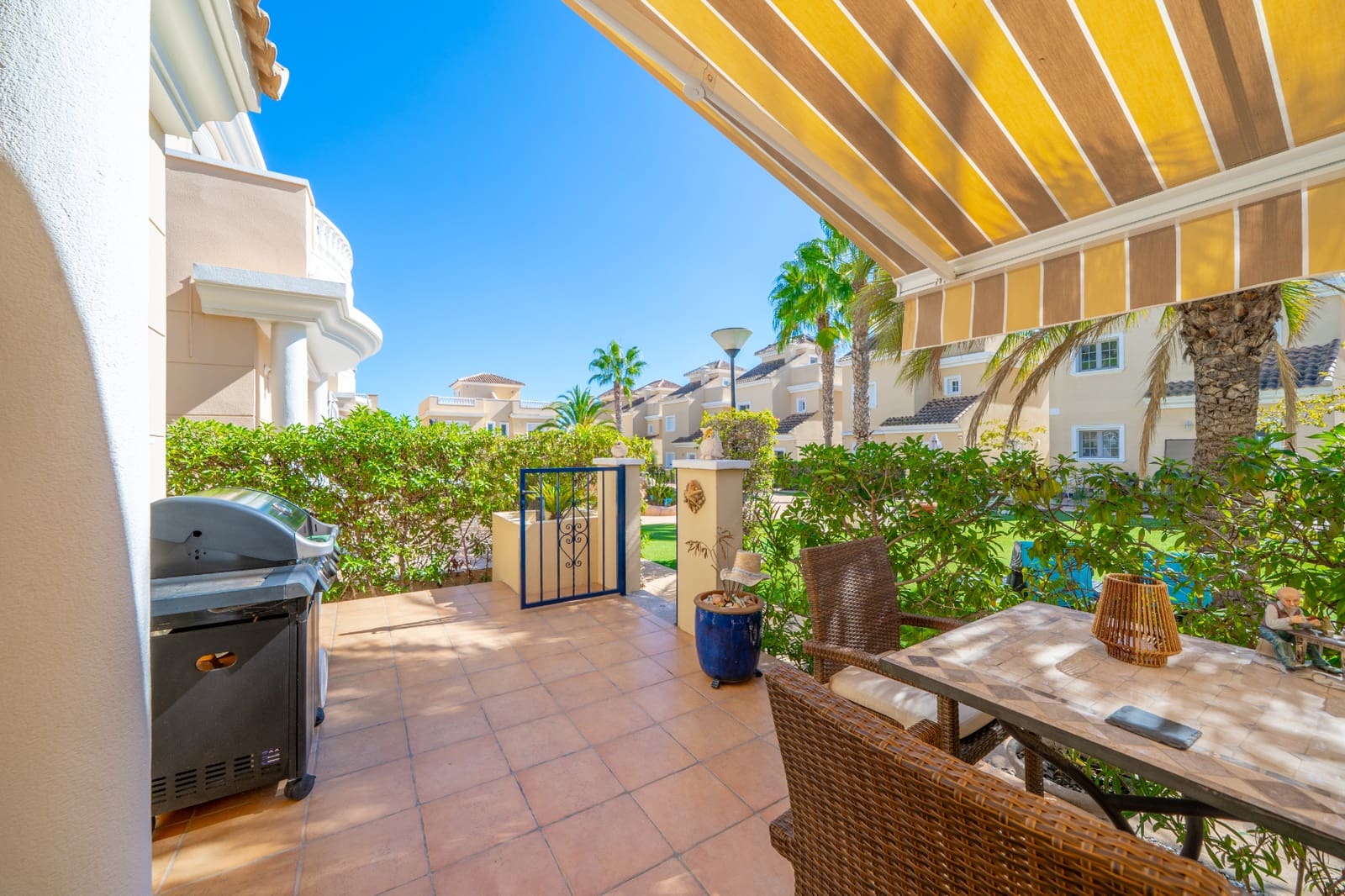 Chalet de 3 habitaciones en La Marina en venta con piscina - 344.995 € (Ref: 10155876)
