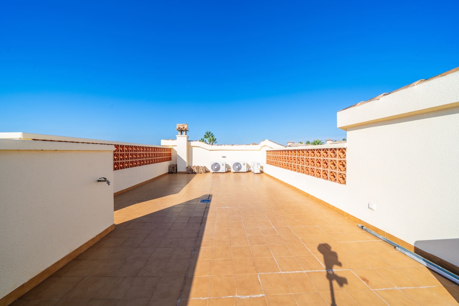 Chalet de 4 habitaciones en La Marina en venta con piscina - 449.500 € (Ref: 10156796)