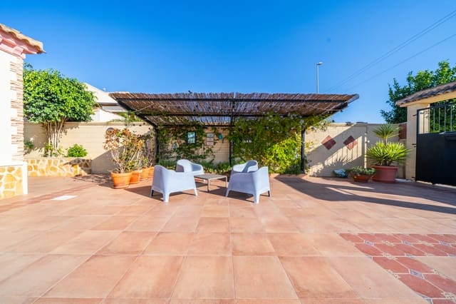 Chalet de 4 habitaciones en La Marina, Elche / Elx en venta con piscina - 449.500 € (Ref: 10156796)