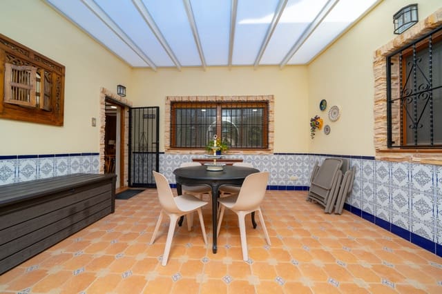 Chalet de 4 habitaciones en La Marina, Elche / Elx en venta con piscina - 449.500 € (Ref: 10156796)