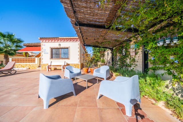 Chalet de 4 habitaciones en La Marina, Elche / Elx en venta con piscina - 449.500 € (Ref: 10156796)
