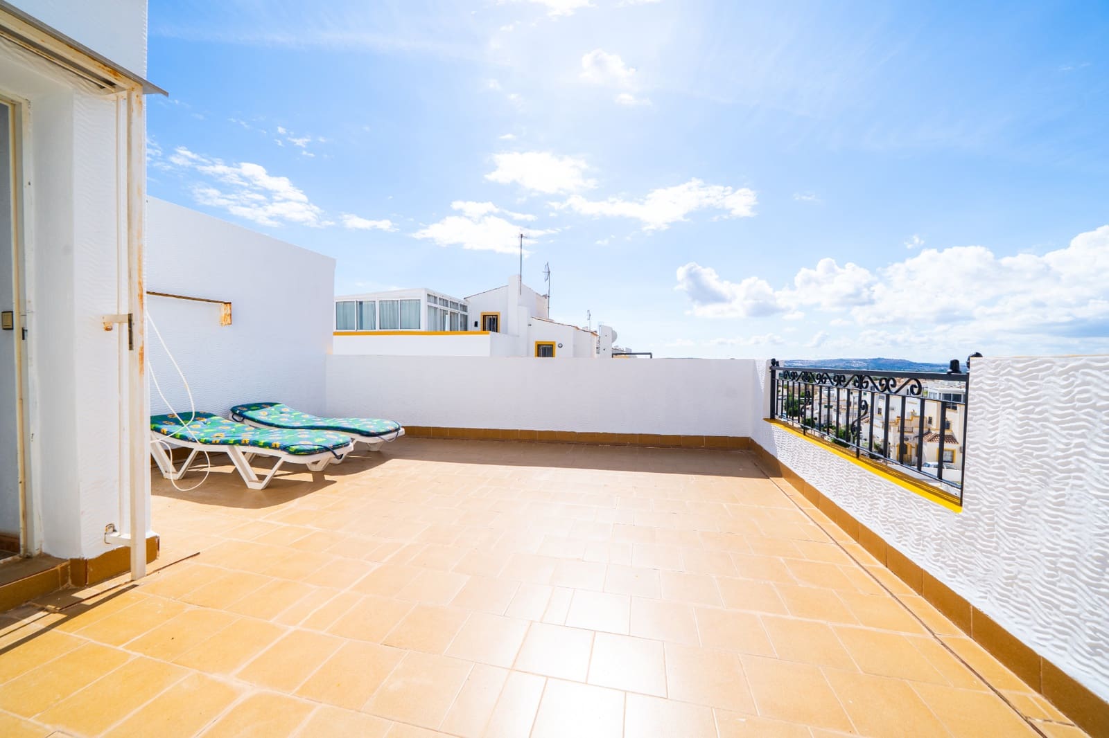 3 soveværelse Semi-Rækkehus til salg i La Marina med swimmingpool garage - € 199.950 (Ref: 10158335)