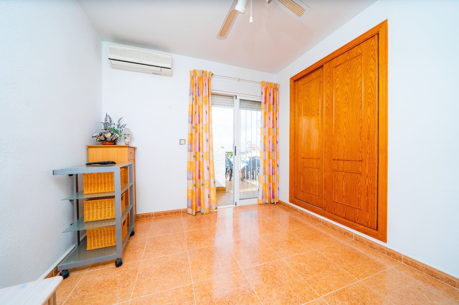 3 soveværelse Semi-Rækkehus til salg i La Marina med swimmingpool garage - € 199.950 (Ref: 10158335)