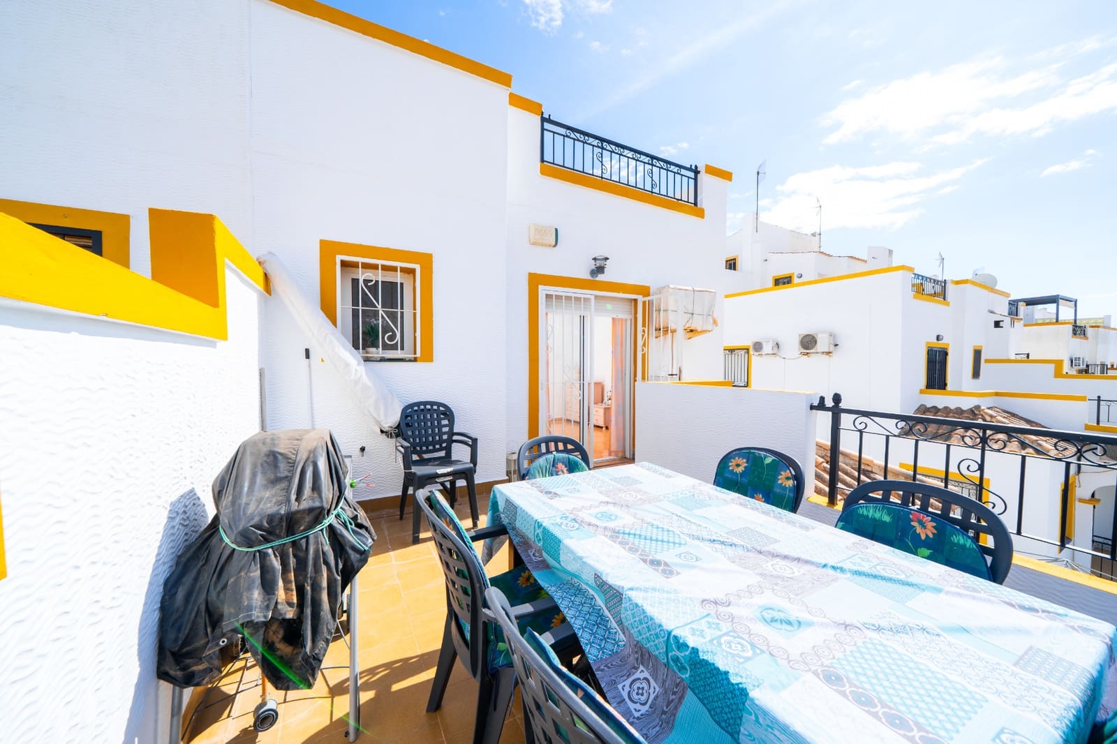 3 soveværelse Semi-Rækkehus til salg i La Marina med swimmingpool garage - € 199.950 (Ref: 10158335)