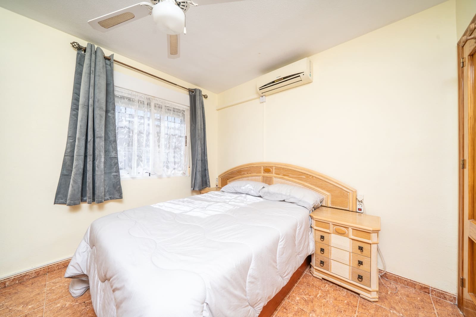 3 sypialnia Dom blizniak na sprzedaż w La Marina z basenem garażem - 185 000 € (Ref: 10185953)