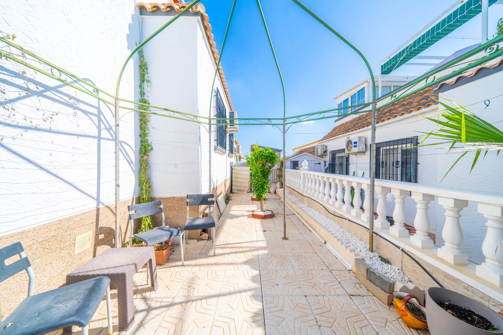 3 sypialnia Dom blizniak na sprzedaż w La Marina z basenem garażem - 185 000 € (Ref: 10185953)