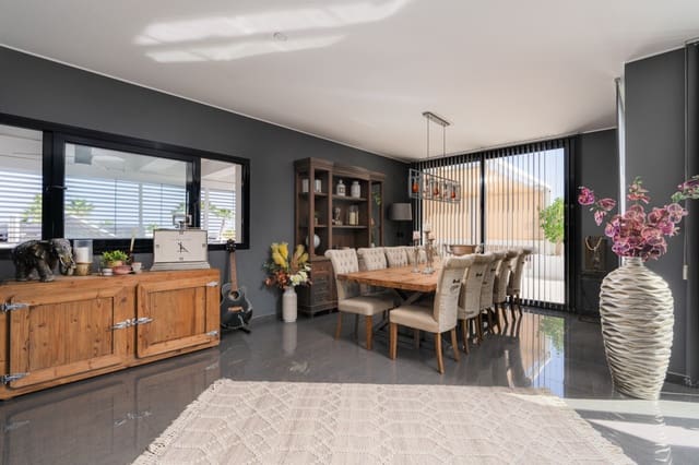 7 makuuhuone Huvila myytävänä paikassa La Marina, Elche / Elx mukana uima-altaan - 1 090 000 € (Ref: 8861916)