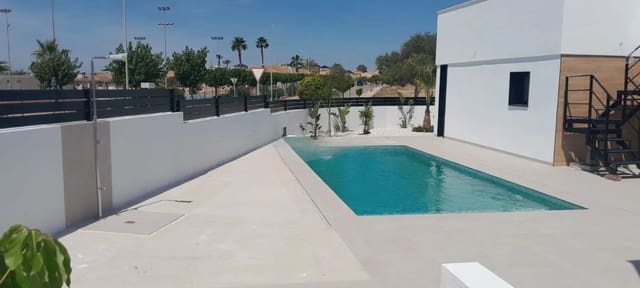 3 Zimmer Villa zu verkaufen in La Marina, Elche / Elx mit Pool - 677.000 € (Ref: 8861956)
