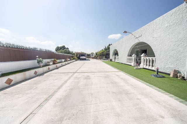 9 bedroom Villa for sale in San Fulgencio with pool - € 510,000 (Ref: 8897370)