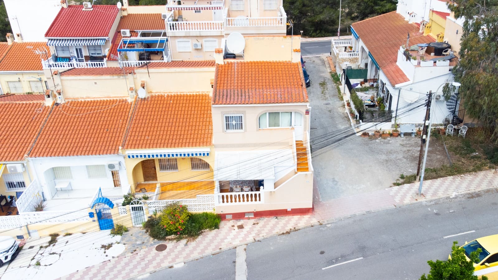 3 soveværelse Rækkehus til salg i La Marina med swimmingpool - € 125.000 (Ref: 8944817)